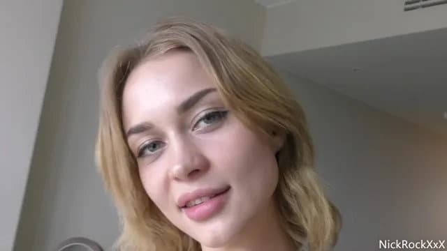 Fucked Loren Strawberry trong cuộc mây mưa hậu trường khách sạn