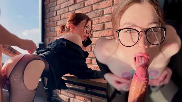 Cô Gái Gợi Cảm Nói Chuyện Với Chồng Khi Bạn Thân Đang Đắm Say