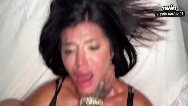 Big Ass Mamasita: Maximo Garcia và Sara Retali Phiêu Lưu Hấp Dẫn