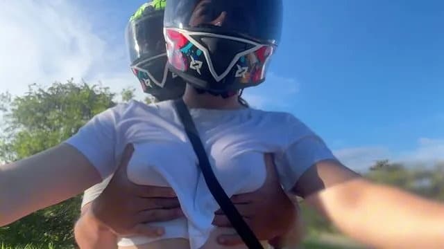 Tôi Đón Khách Didi Không Mặc Áo Ngực Và Cô Ấy Nhìn Thấy Vòng Một Khủng