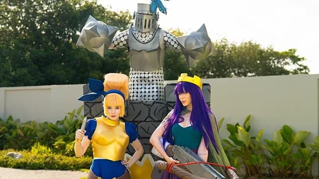 Clash Royale Cosplay: Mega Knight Quyến Rũ Dagger Duchess 2026