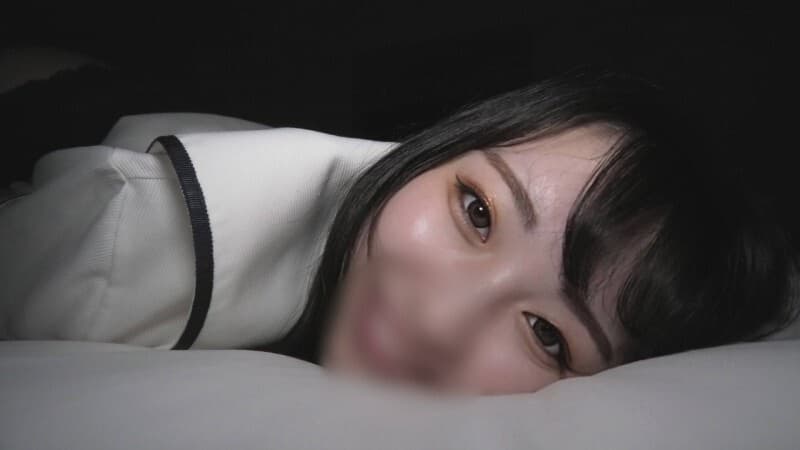 FC2-PPV-4811543 - Cô Gái Tóc Đen Thơ Ngây, Đắm Say Tại Khách Sạn Ahusuku