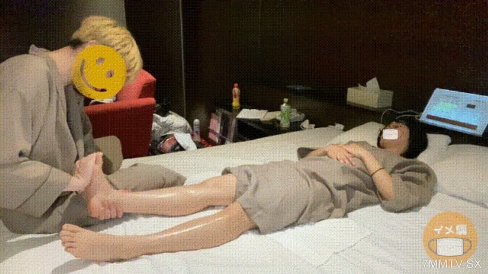 FC2-PPV-4816135 Cô Gái Đeo Kính Gợi Cảm Và Cuộc Yêu Nồng Nàn 2026