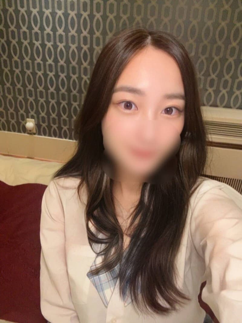 Cô Gái Đẹp Quyến Rũ Được Tìm Thấy Trên Đường Phố - FC2-PPV-4819346